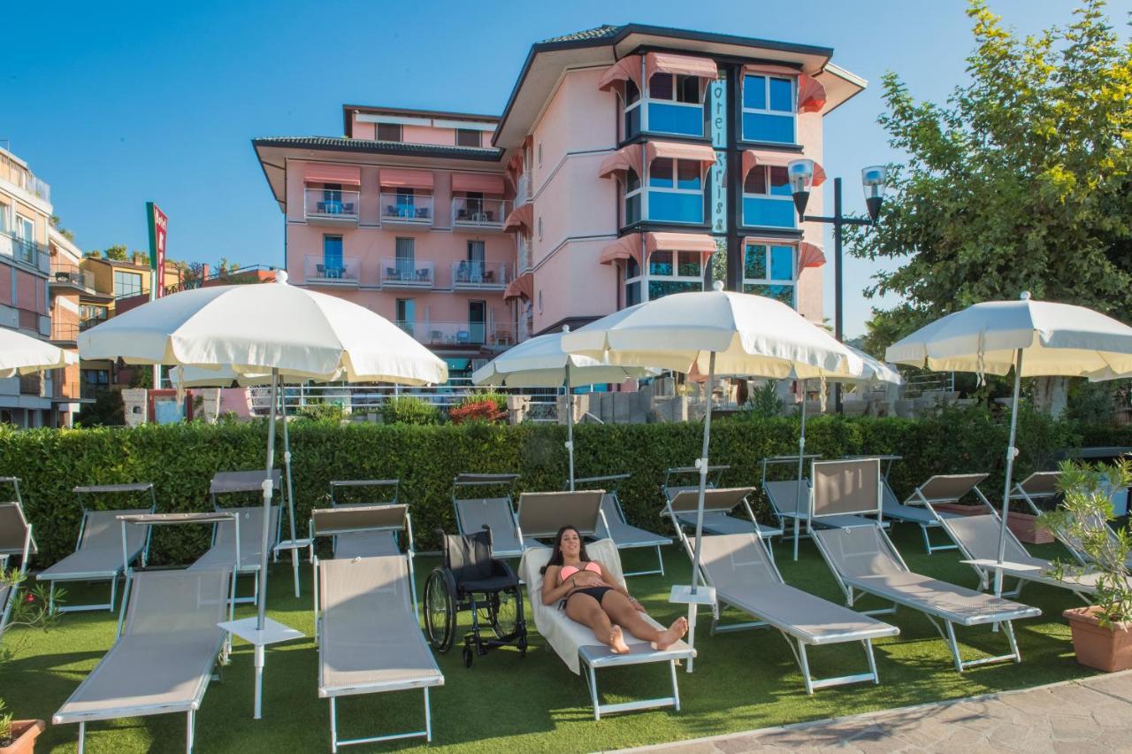 Kriss Internazionale Hotel Бардолино Экстерьер фото