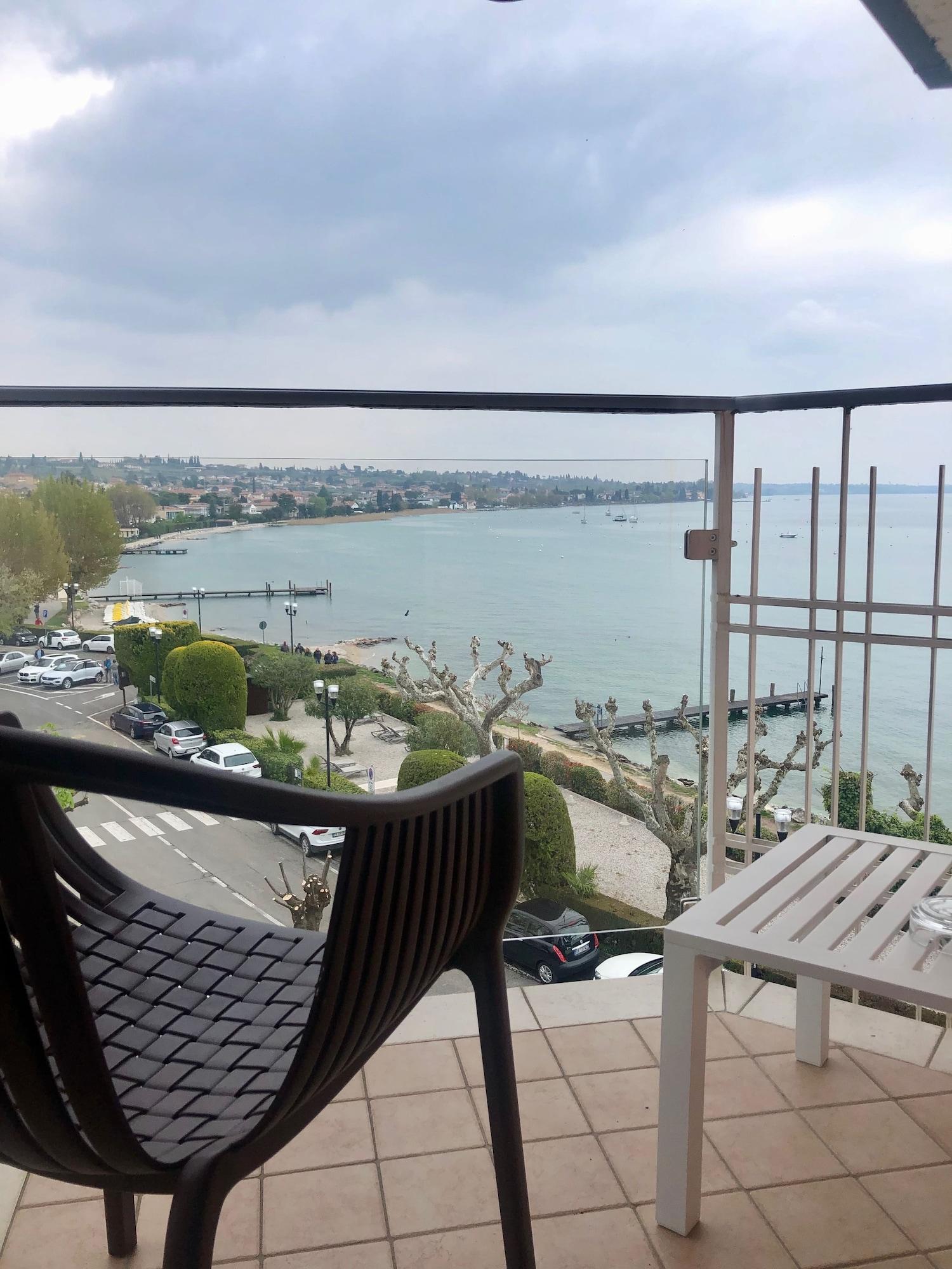 Kriss Internazionale Hotel Бардолино Экстерьер фото