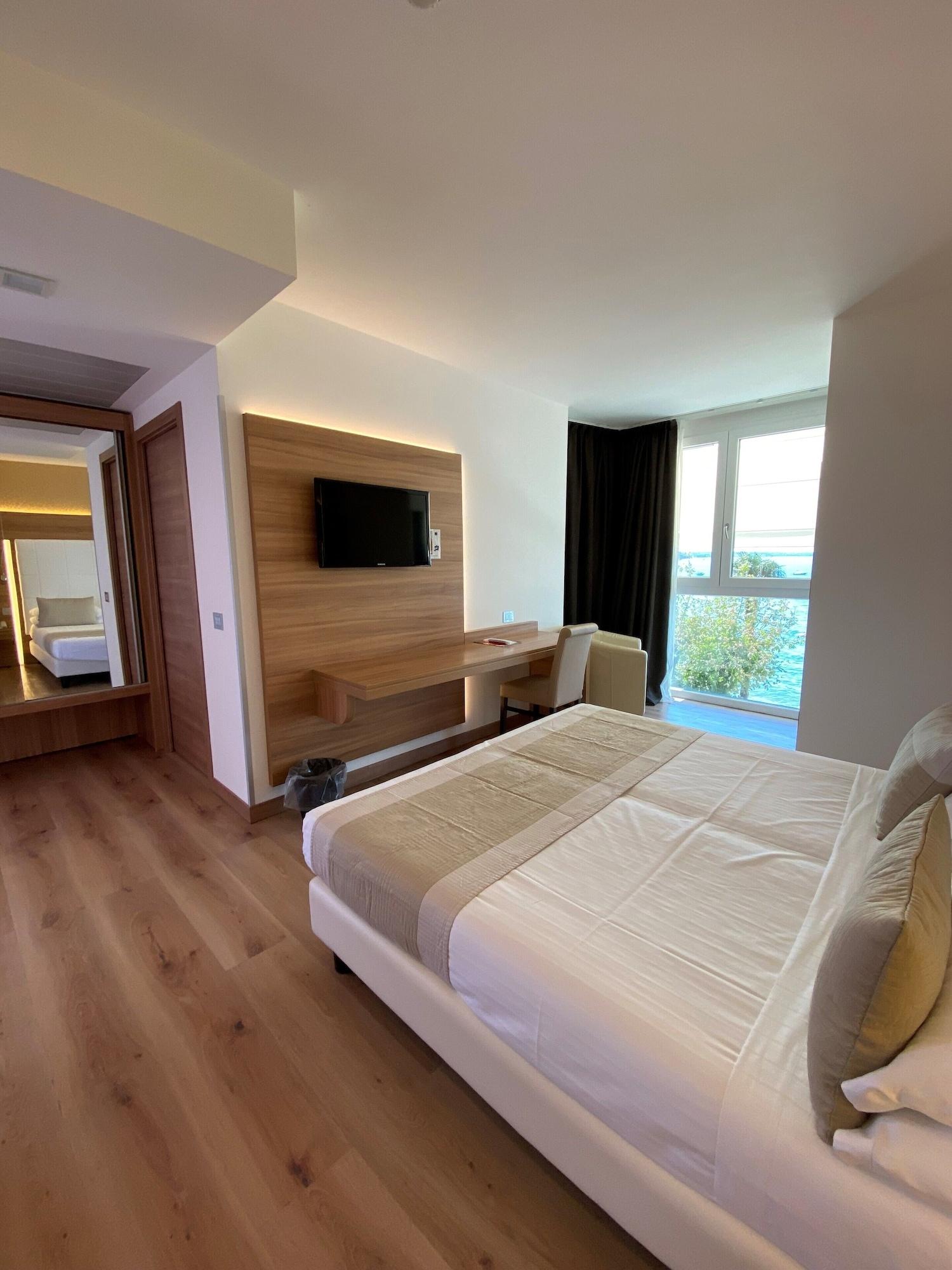 Kriss Internazionale Hotel Бардолино Экстерьер фото