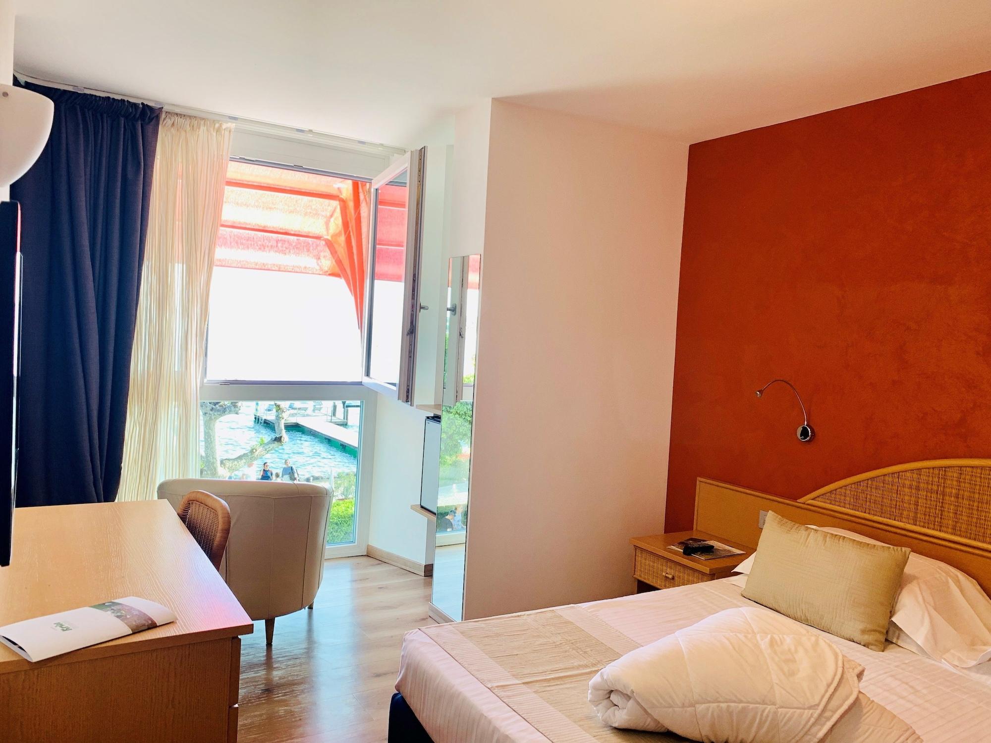 Kriss Internazionale Hotel Бардолино Экстерьер фото