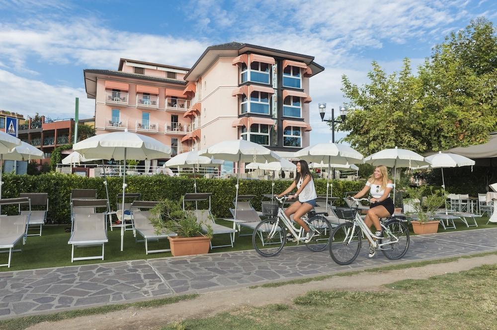 Kriss Internazionale Hotel Бардолино Экстерьер фото