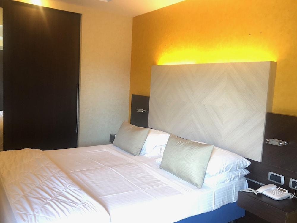 Kriss Internazionale Hotel Бардолино Экстерьер фото