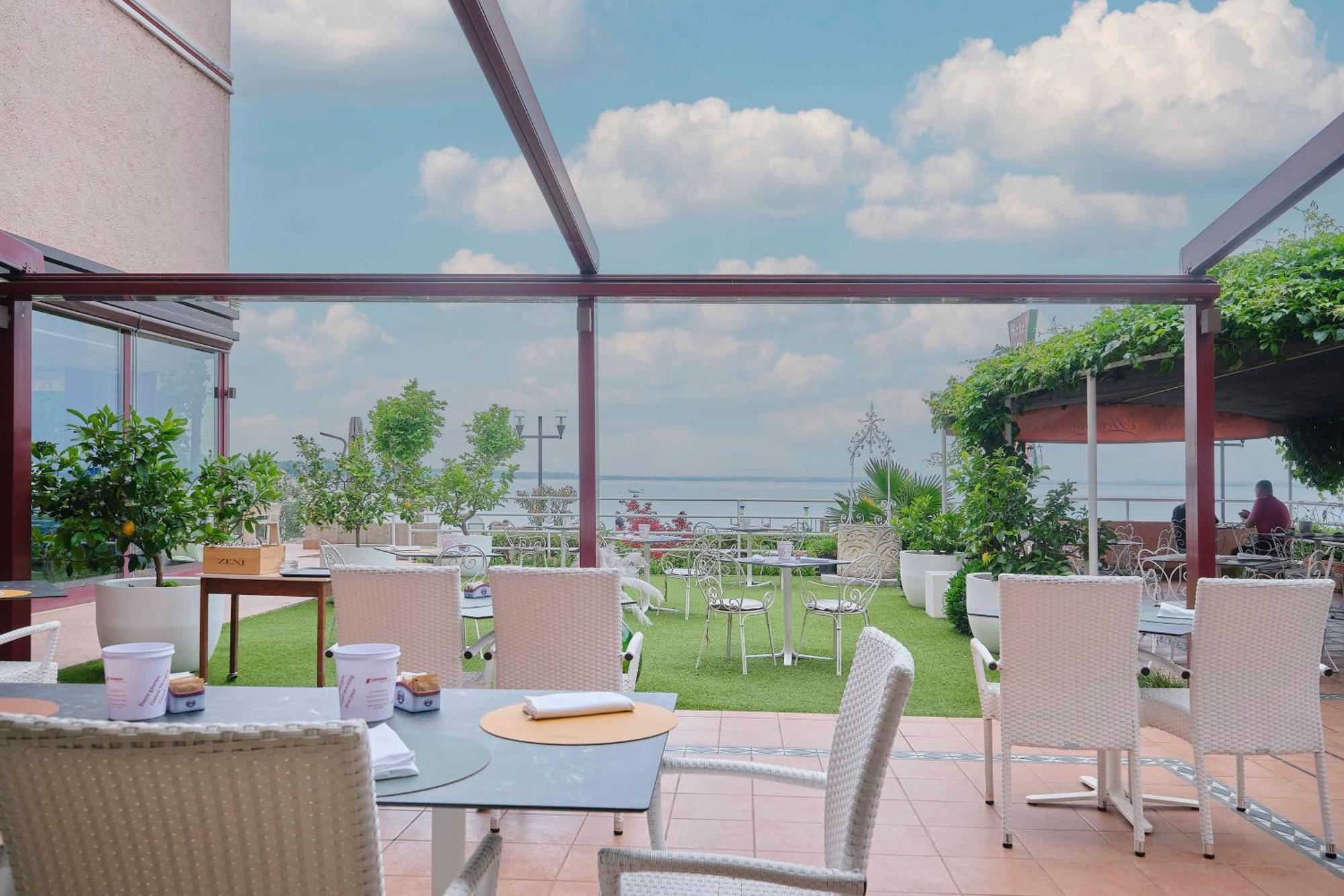 Kriss Internazionale Hotel Бардолино Экстерьер фото