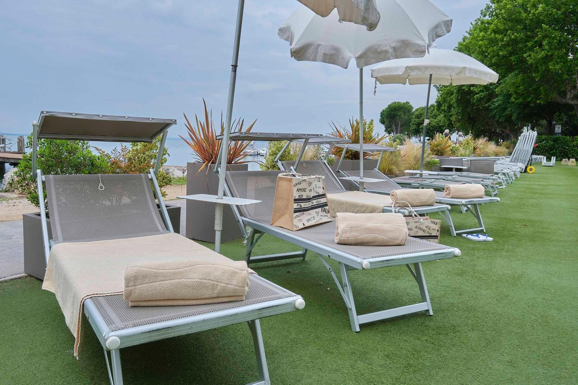 Kriss Internazionale Hotel Бардолино Экстерьер фото