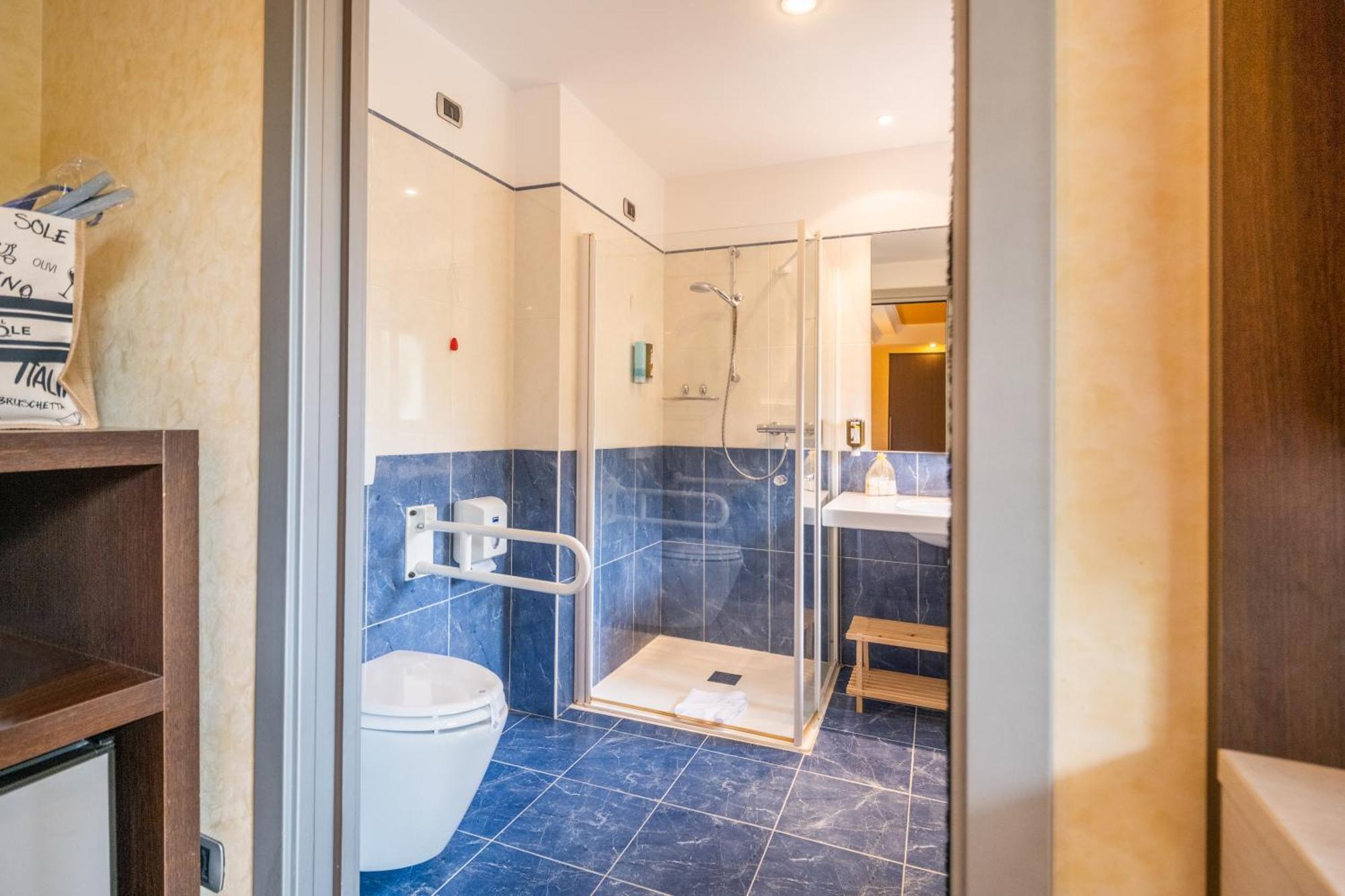 Kriss Internazionale Hotel Бардолино Экстерьер фото