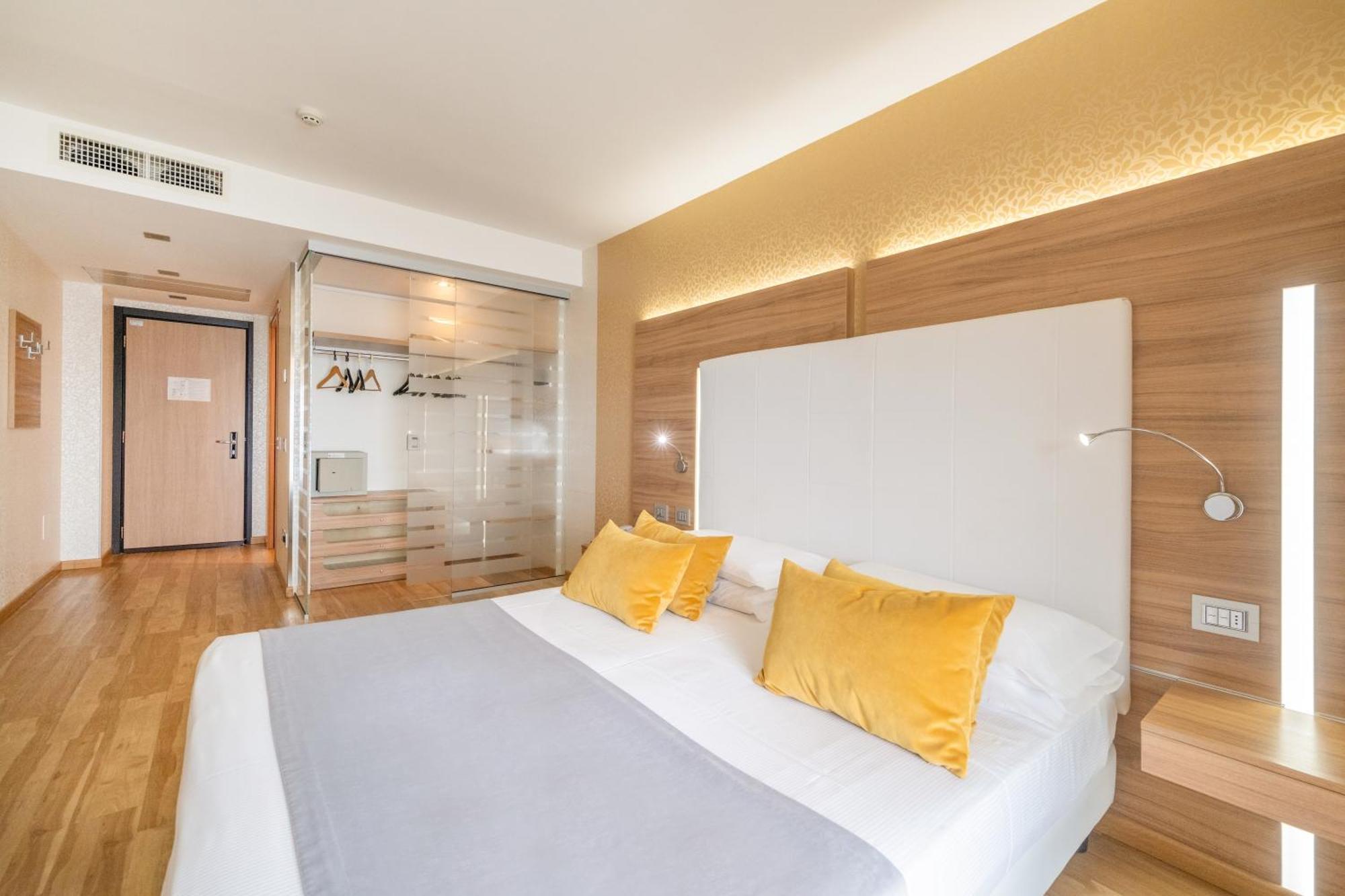 Kriss Internazionale Hotel Бардолино Экстерьер фото