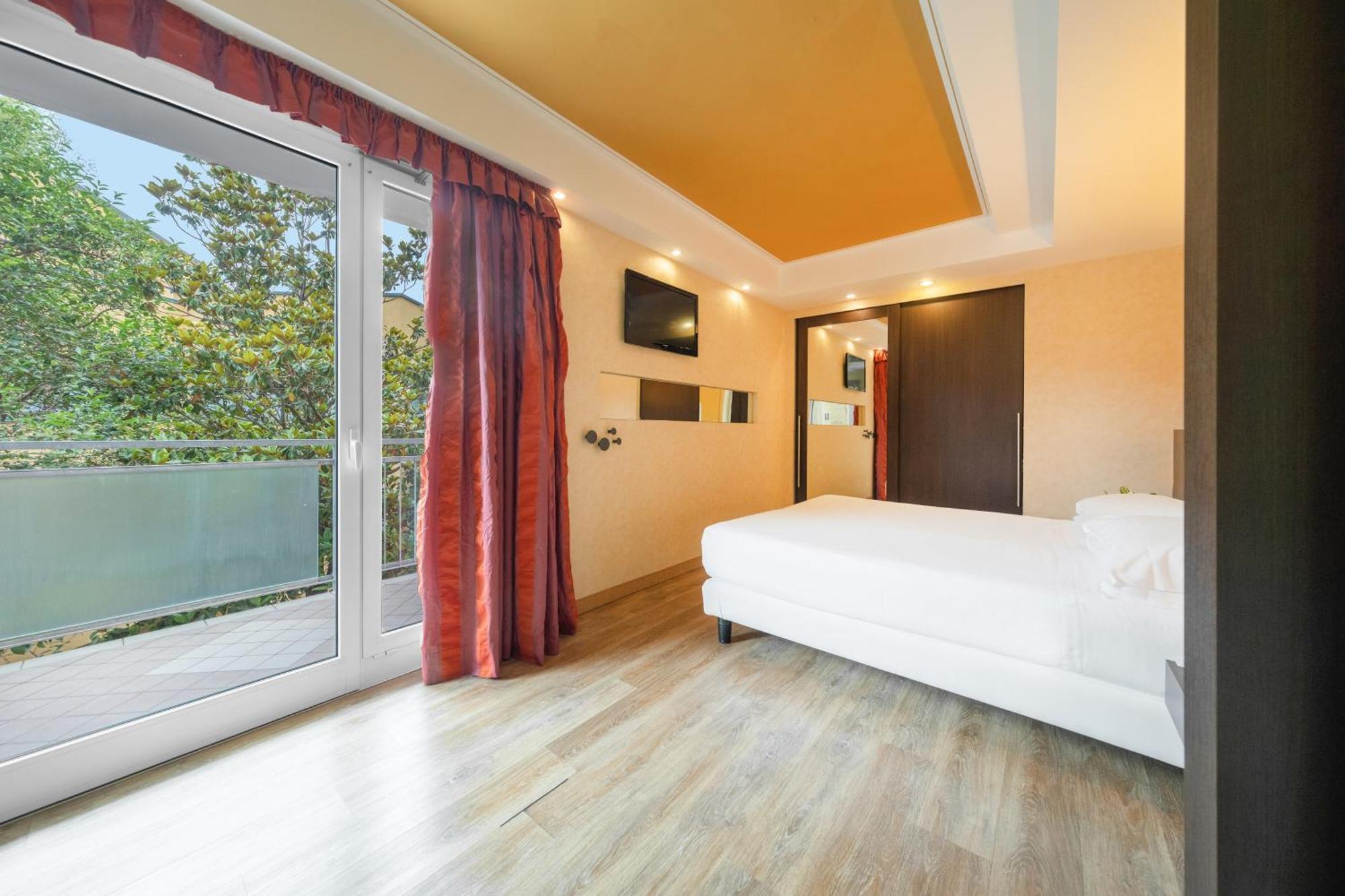 Kriss Internazionale Hotel Бардолино Экстерьер фото