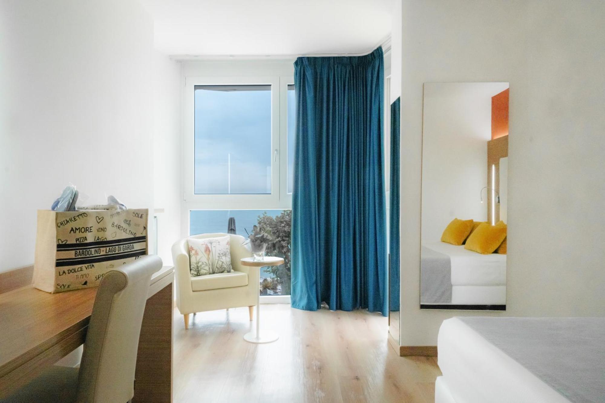 Kriss Internazionale Hotel Бардолино Экстерьер фото
