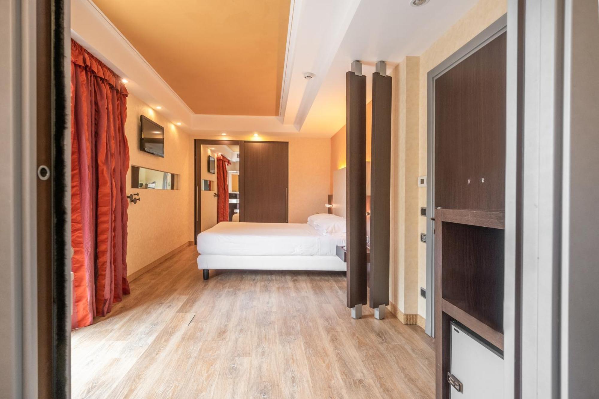 Kriss Internazionale Hotel Бардолино Экстерьер фото