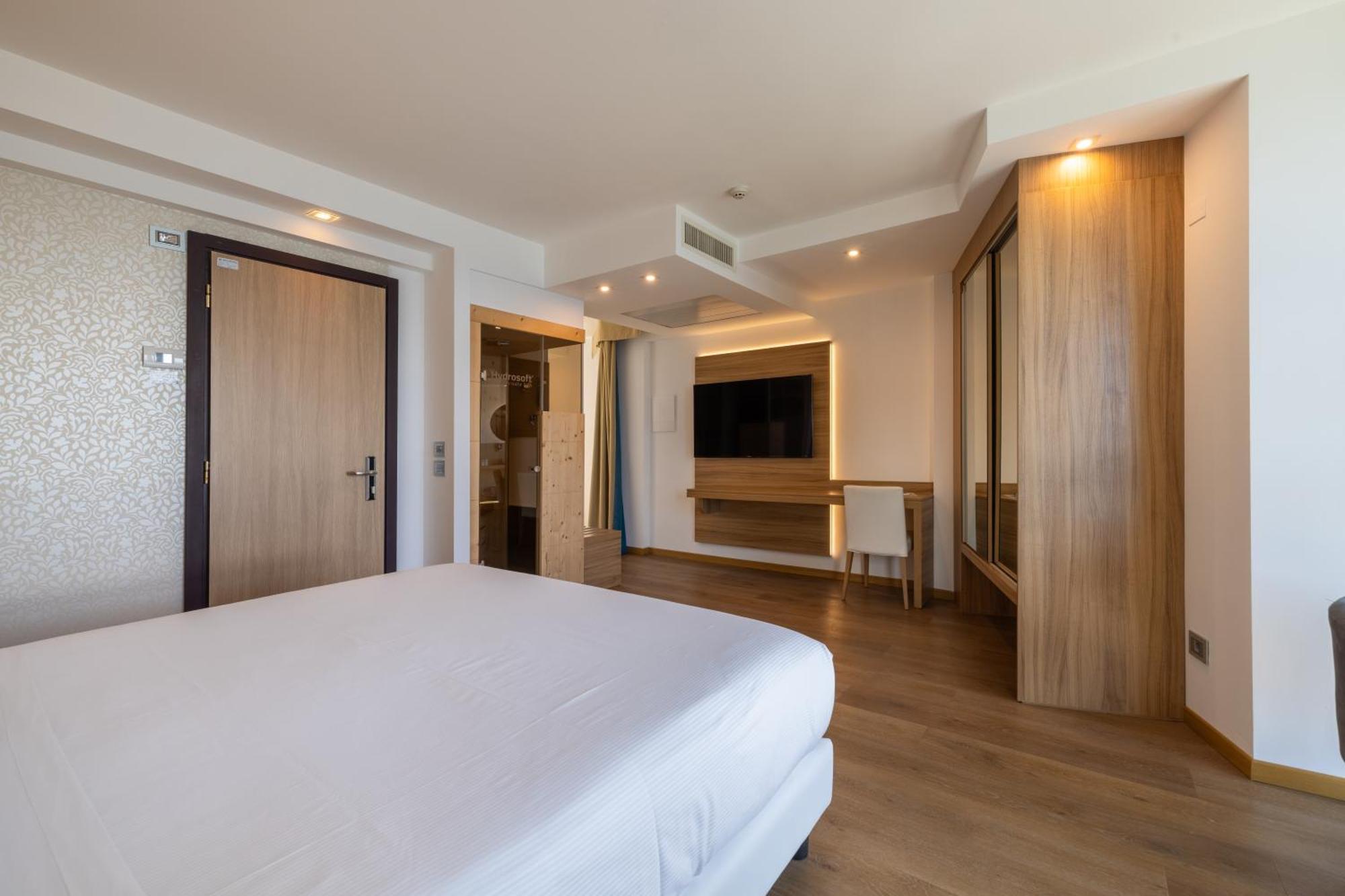 Kriss Internazionale Hotel Бардолино Экстерьер фото