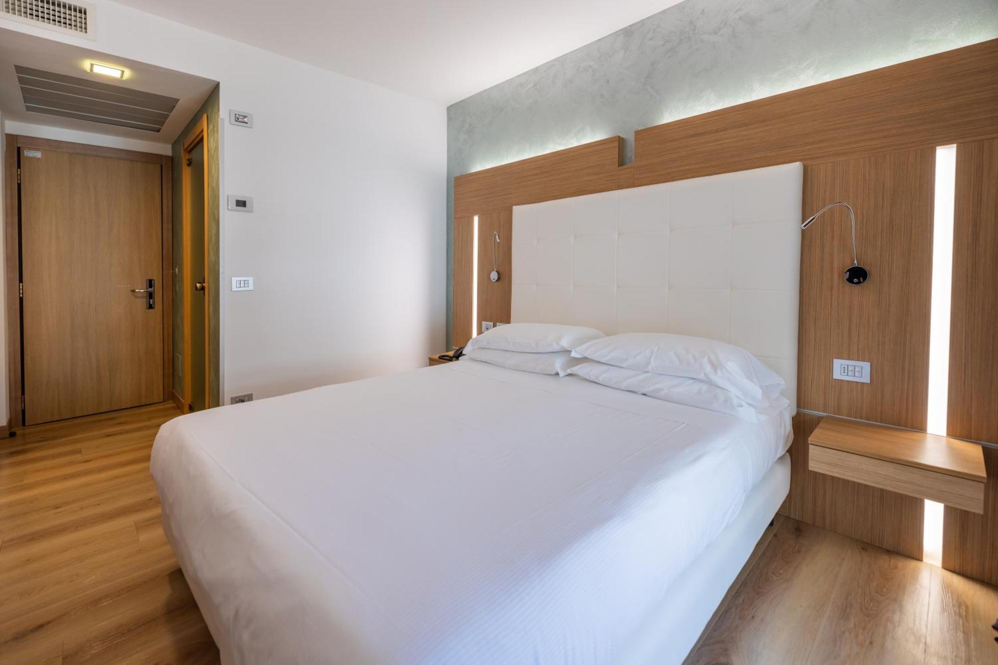 Kriss Internazionale Hotel Бардолино Экстерьер фото